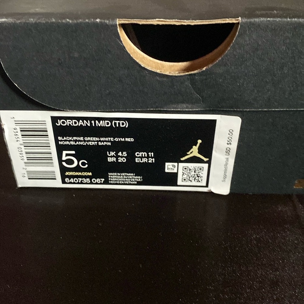 JORDAN 1 MID (TD)
BLACK/PINE GREEN-WHITE-GYM RED
NOIR/BLANC/VERT SAPIN
5c
